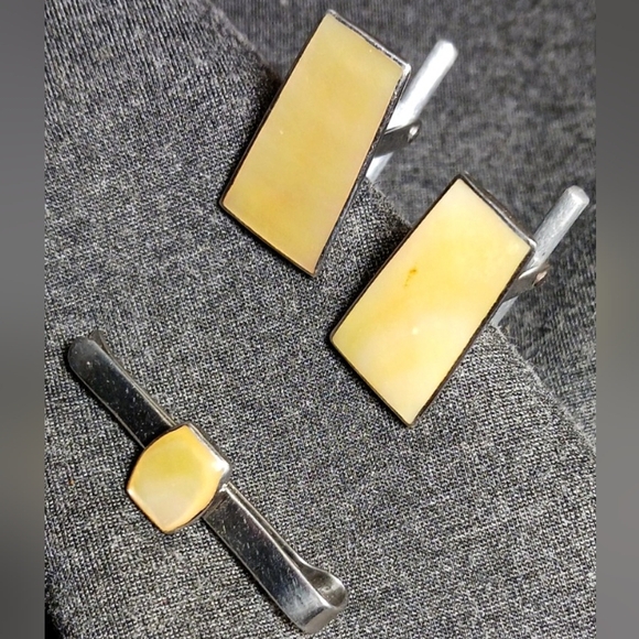 Vintage Cufflinks and Tiebar set - Picture 2 of 4